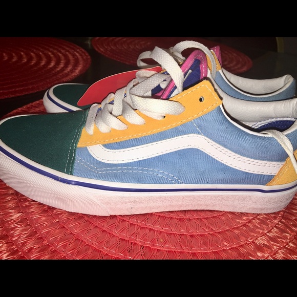 Vans - Picture 5 of 7